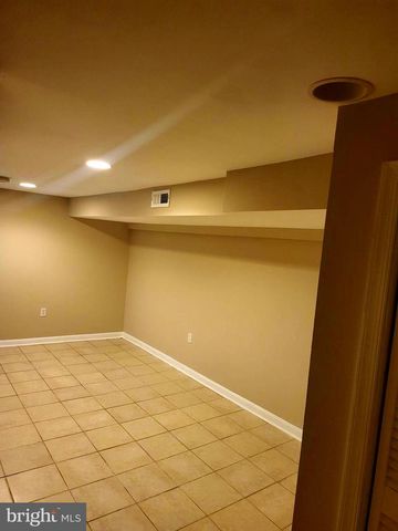 1403 N BOND ST, Baltimore, MD 21213