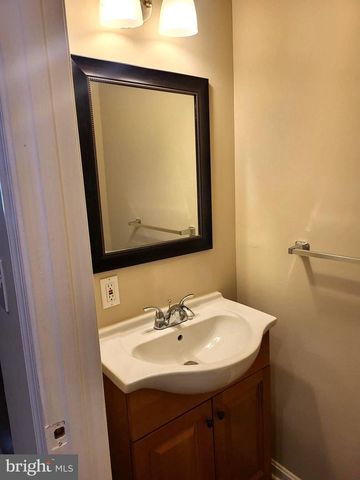 1403 N BOND ST, Baltimore, MD 21213