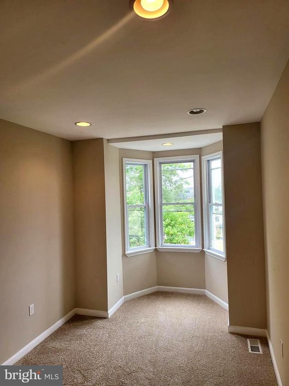 Image 14 of property listing at 1403 N BOND ST, Baltimore, MD 21213