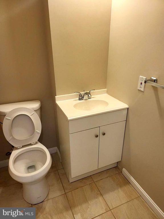 Image 17 of property listing at 1403 N BOND ST, Baltimore, MD 21213