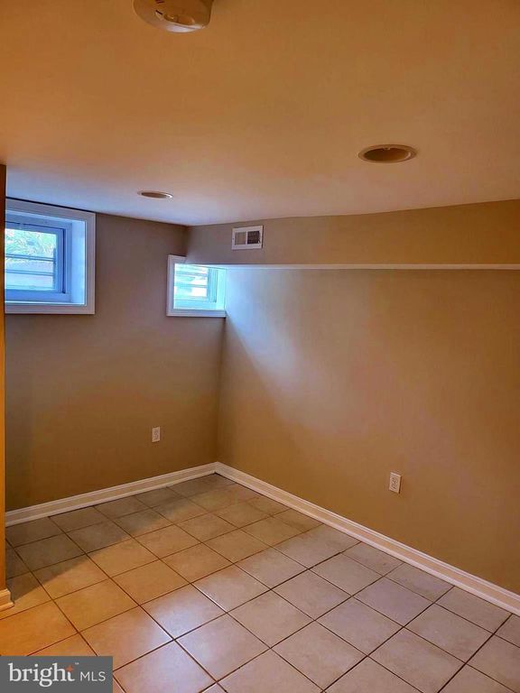 Image 33 of property listing at 1403 N BOND ST, Baltimore, MD 21213