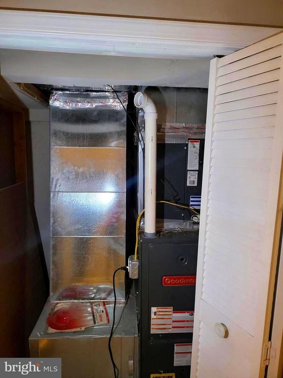 Image 38 of property listing at 1403 N BOND ST, Baltimore, MD 21213