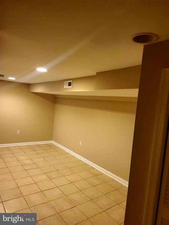 Image 39 of property listing at 1403 N BOND ST, Baltimore, MD 21213