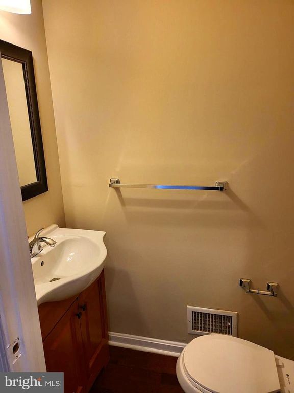 Image 4 of property listing at 1403 N BOND ST, Baltimore, MD 21213