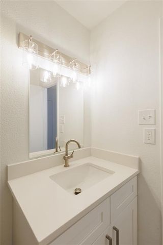 1106 Twin Falls Road, Houston, TX 77088
