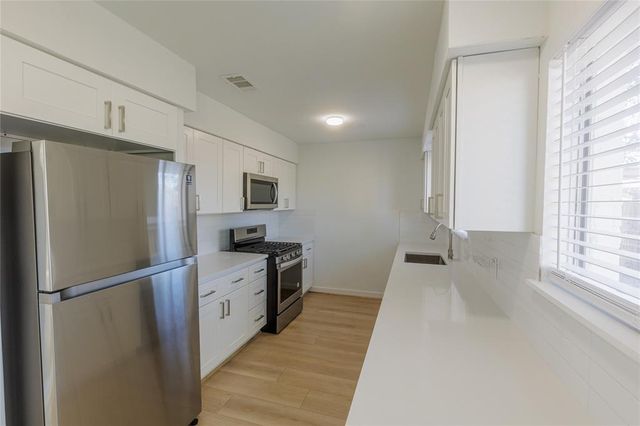 1106 Twin Falls Road, Houston, TX 77088