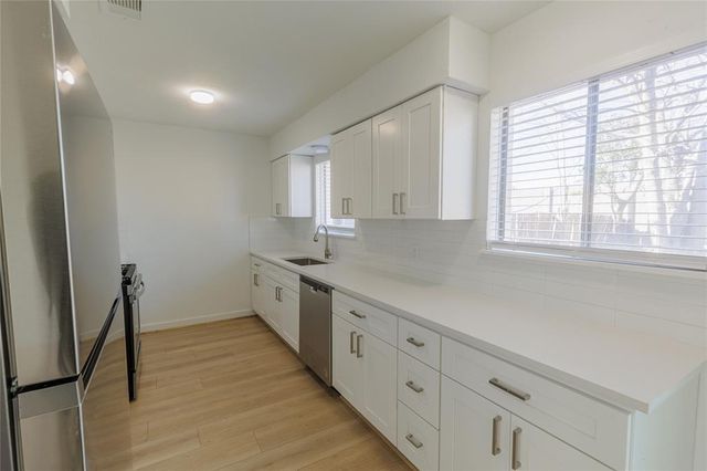 1106 Twin Falls Road, Houston, TX 77088