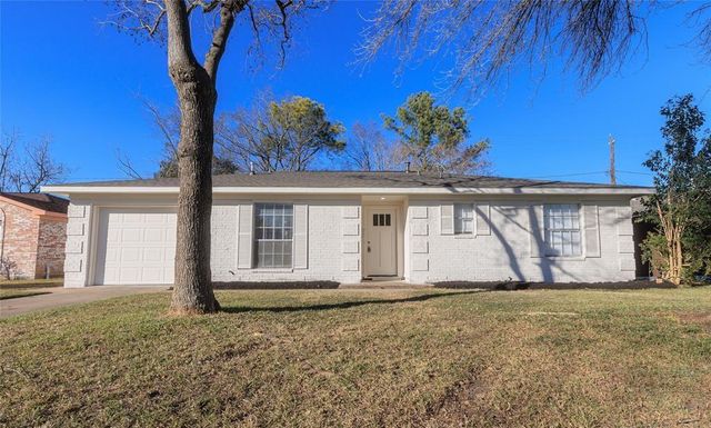 1106 Twin Falls Road, Houston, TX 77088