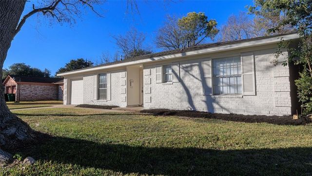 1106 Twin Falls Road, Houston, TX 77088