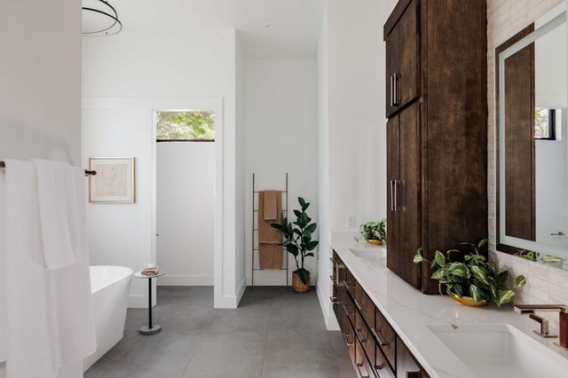 2504 Bluffview DR, Austin, TX 78704