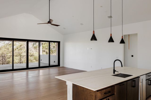 2504 Bluffview DR, Austin, TX 78704