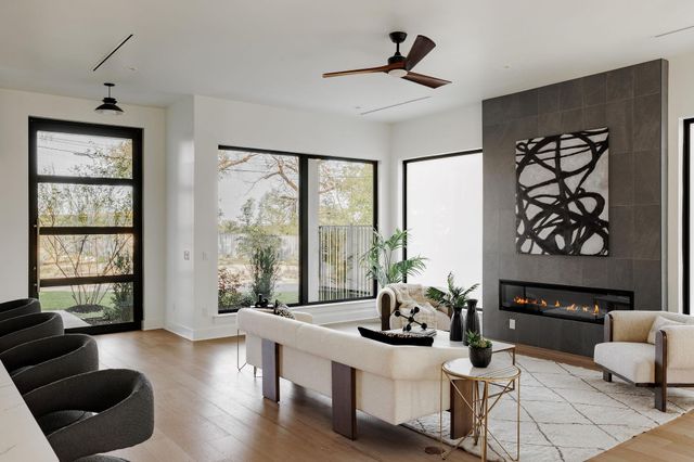 2504 Bluffview DR, Austin, TX 78704