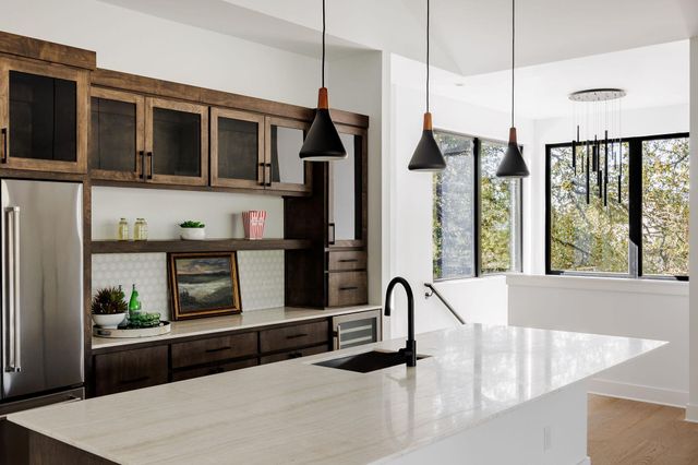 2504 Bluffview DR, Austin, TX 78704