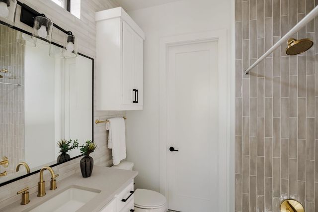 2504 Bluffview DR, Austin, TX 78704