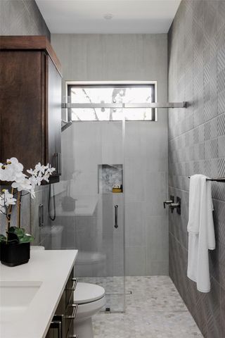 2504 Bluffview DR, Austin, TX 78704