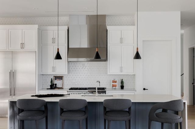 2504 Bluffview DR, Austin, TX 78704