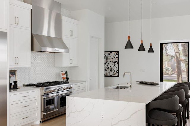 2504 Bluffview DR, Austin, TX 78704