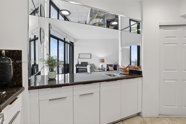 20281 E Country Club Dr TS 5, Aventura, FL 33180