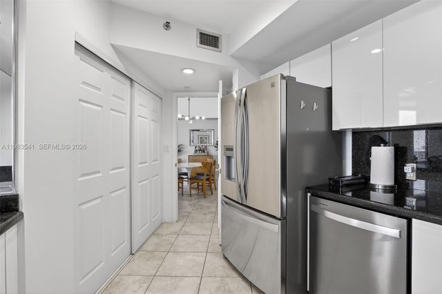 20281 E Country Club Dr TS 5, Aventura, FL 33180