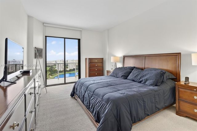 20281 E Country Club Dr TS 5, Aventura, FL 33180