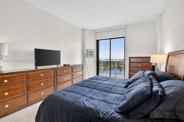 20281 E Country Club Dr TS 5, Aventura, FL 33180