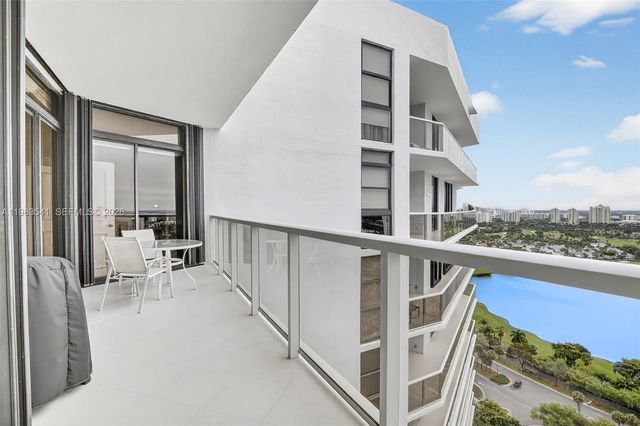 20281 E Country Club Dr TS 5, Aventura, FL 33180