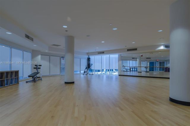 20281 E Country Club Dr TS 5, Aventura, FL 33180