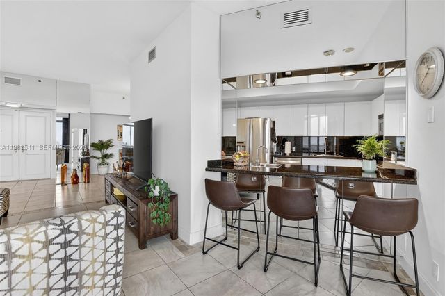 20281 E Country Club Dr TS 5, Aventura, FL 33180