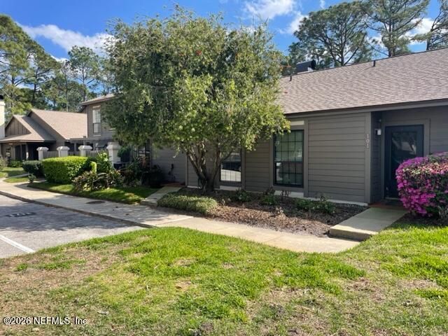 101 CRANES LAKE Drive, Palm Valley, FL 32082