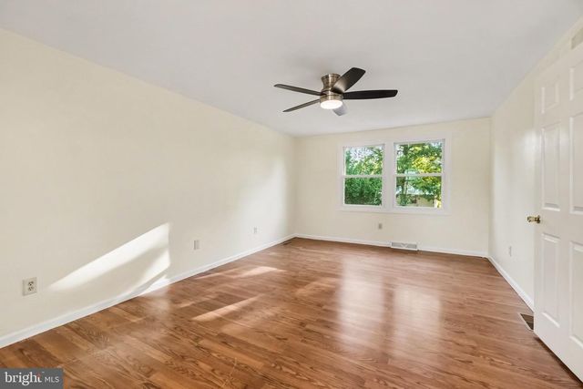 5572 BANBRIDGE DR, Harrisburg, PA 17112