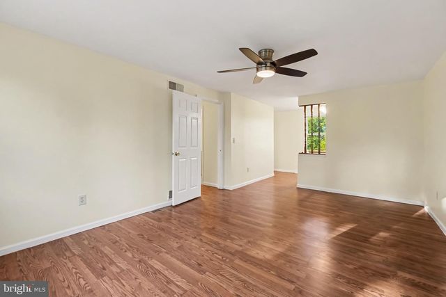 5572 BANBRIDGE DR, Harrisburg, PA 17112