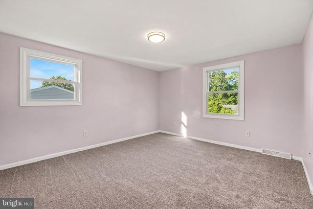 5572 BANBRIDGE DR, Harrisburg, PA 17112