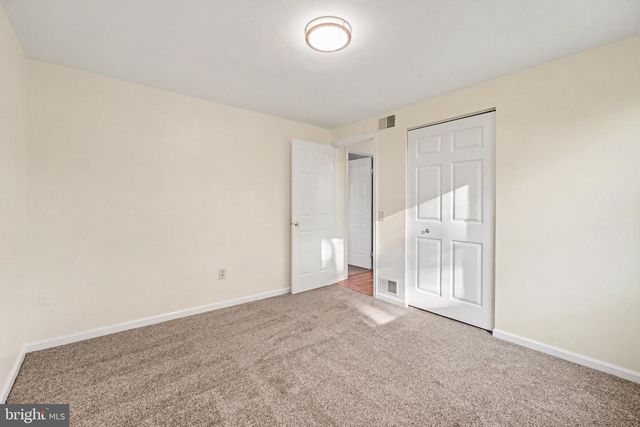 5572 BANBRIDGE DR, Harrisburg, PA 17112