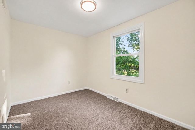 5572 BANBRIDGE DR, Harrisburg, PA 17112
