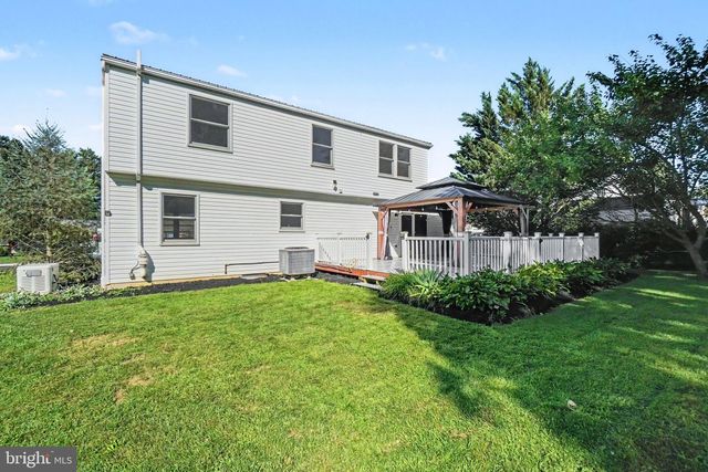 5572 BANBRIDGE DR, Harrisburg, PA 17112