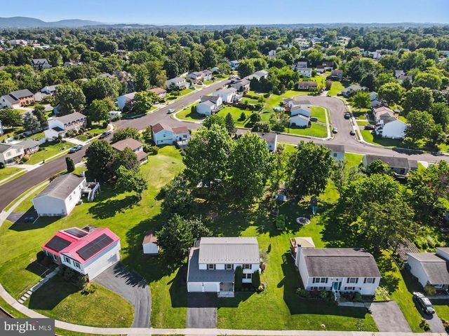 5572 BANBRIDGE DR, Harrisburg, PA 17112