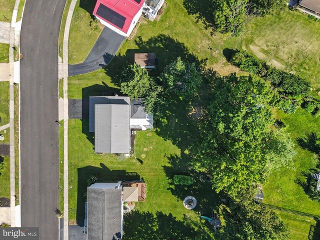5572 BANBRIDGE DR, Harrisburg, PA 17112
