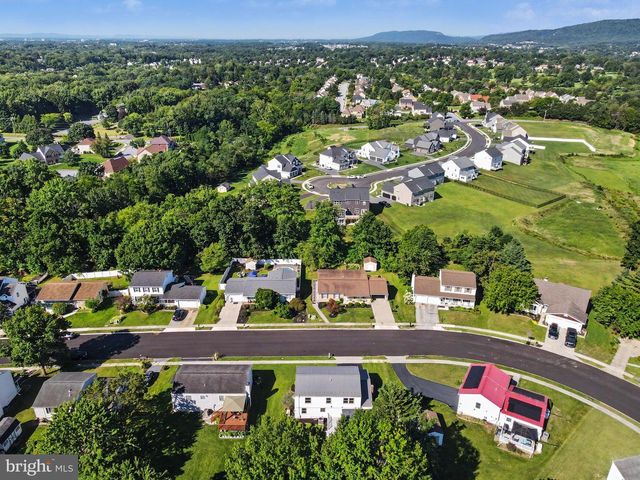 5572 BANBRIDGE DR, Harrisburg, PA 17112