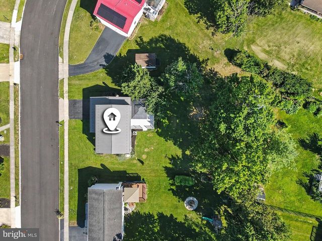 5572 BANBRIDGE DR, Harrisburg, PA 17112