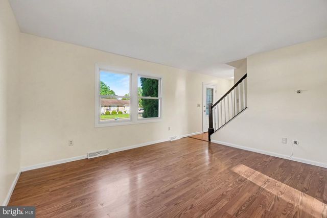 5572 BANBRIDGE DR, Harrisburg, PA 17112