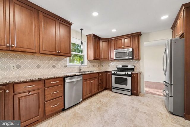 5572 BANBRIDGE DR, Harrisburg, PA 17112