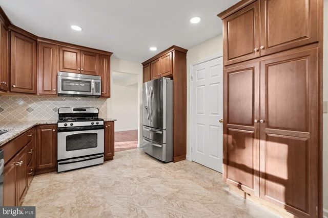 5572 BANBRIDGE DR, Harrisburg, PA 17112