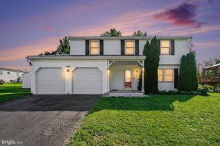 5572 BANBRIDGE DR, Harrisburg, PA 17112