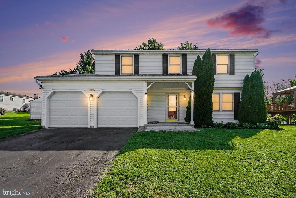 5572 BANBRIDGE DR, Harrisburg, PA 17112