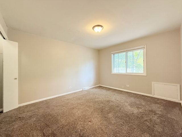 1122 W Iowa Street, Glenwood, IL 60425