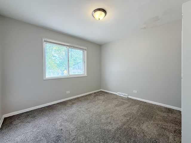 1122 W Iowa Street, Glenwood, IL 60425
