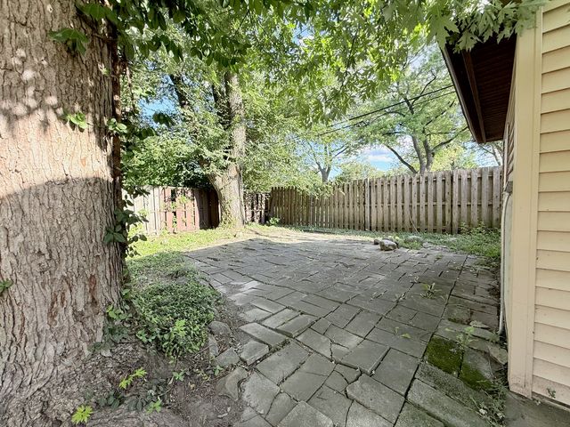 1122 W Iowa Street, Glenwood, IL 60425