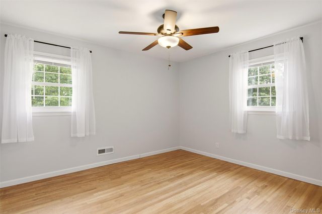 15 Apple Lane, Commack, NY 11725