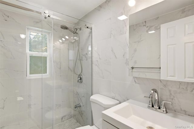 15 Apple Lane, Commack, NY 11725