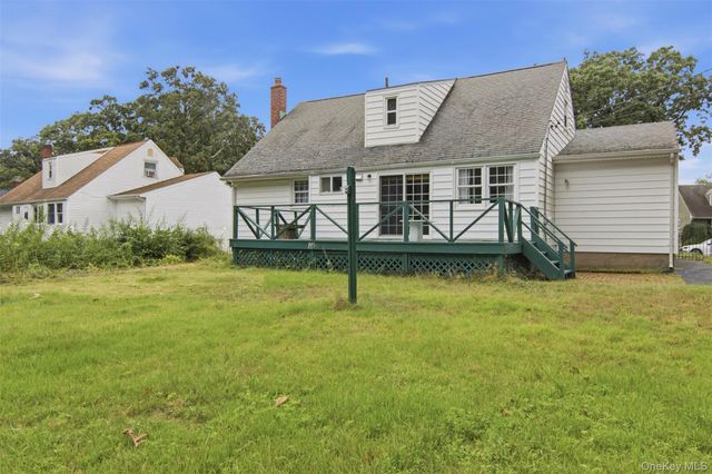 15 Apple Lane, Commack, NY 11725